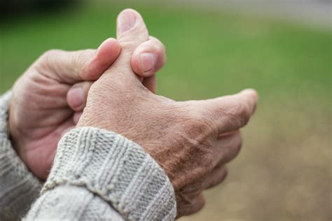 Do I Have Rheumatoid Arthritis? Understanding Symptoms and Diagnostic Tests